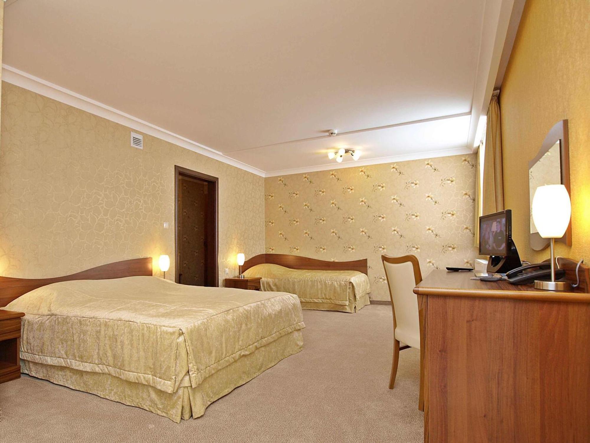 Hotel Fajkier クロチツェ エクステリア 写真