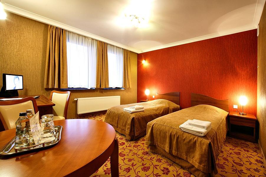 Hotel Fajkier クロチツェ エクステリア 写真