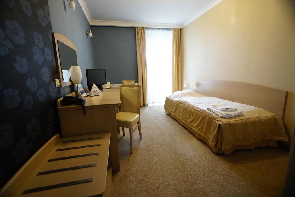 Hotel Fajkier クロチツェ エクステリア 写真