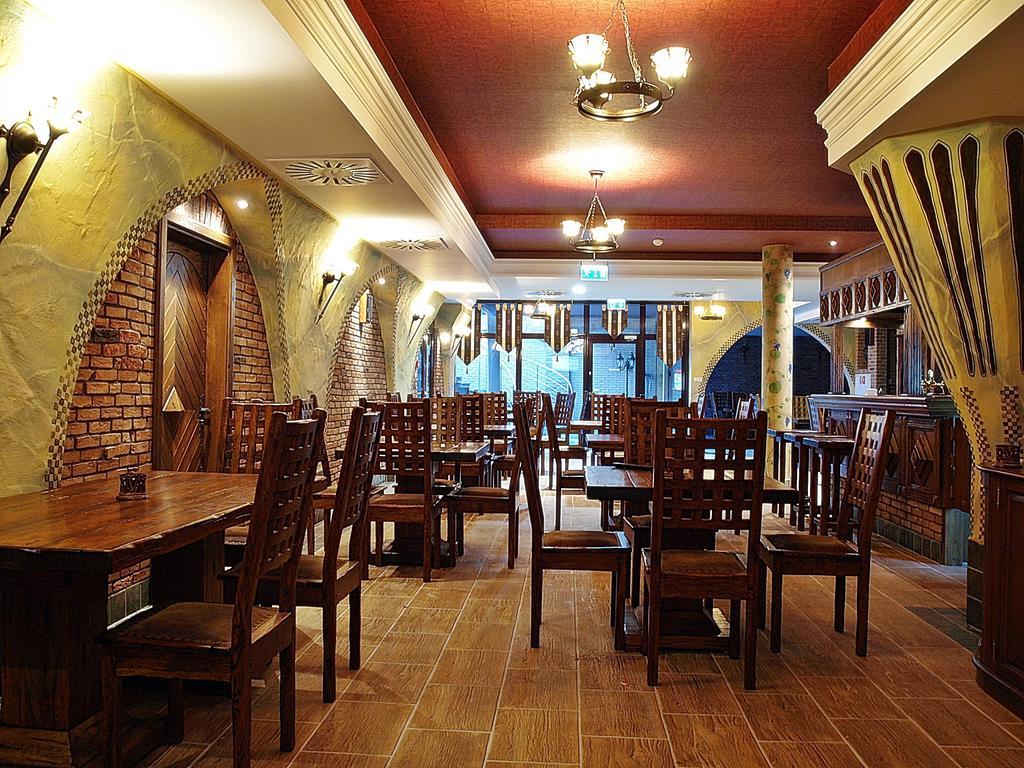 Hotel Fajkier クロチツェ エクステリア 写真