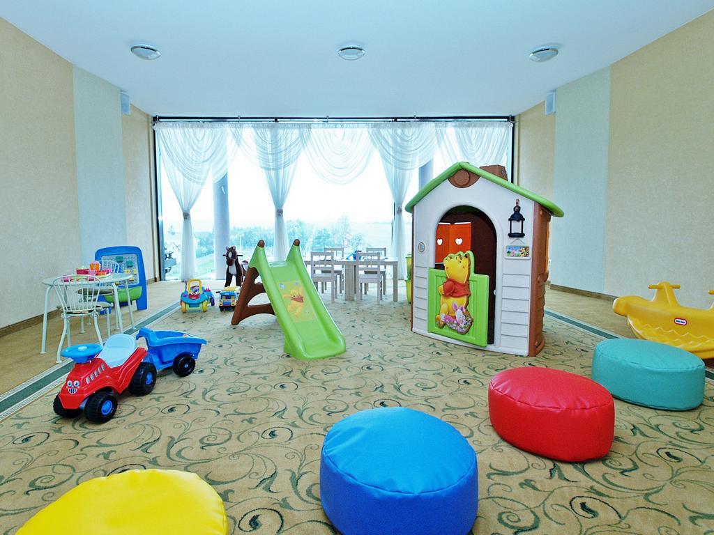 Hotel Fajkier クロチツェ エクステリア 写真